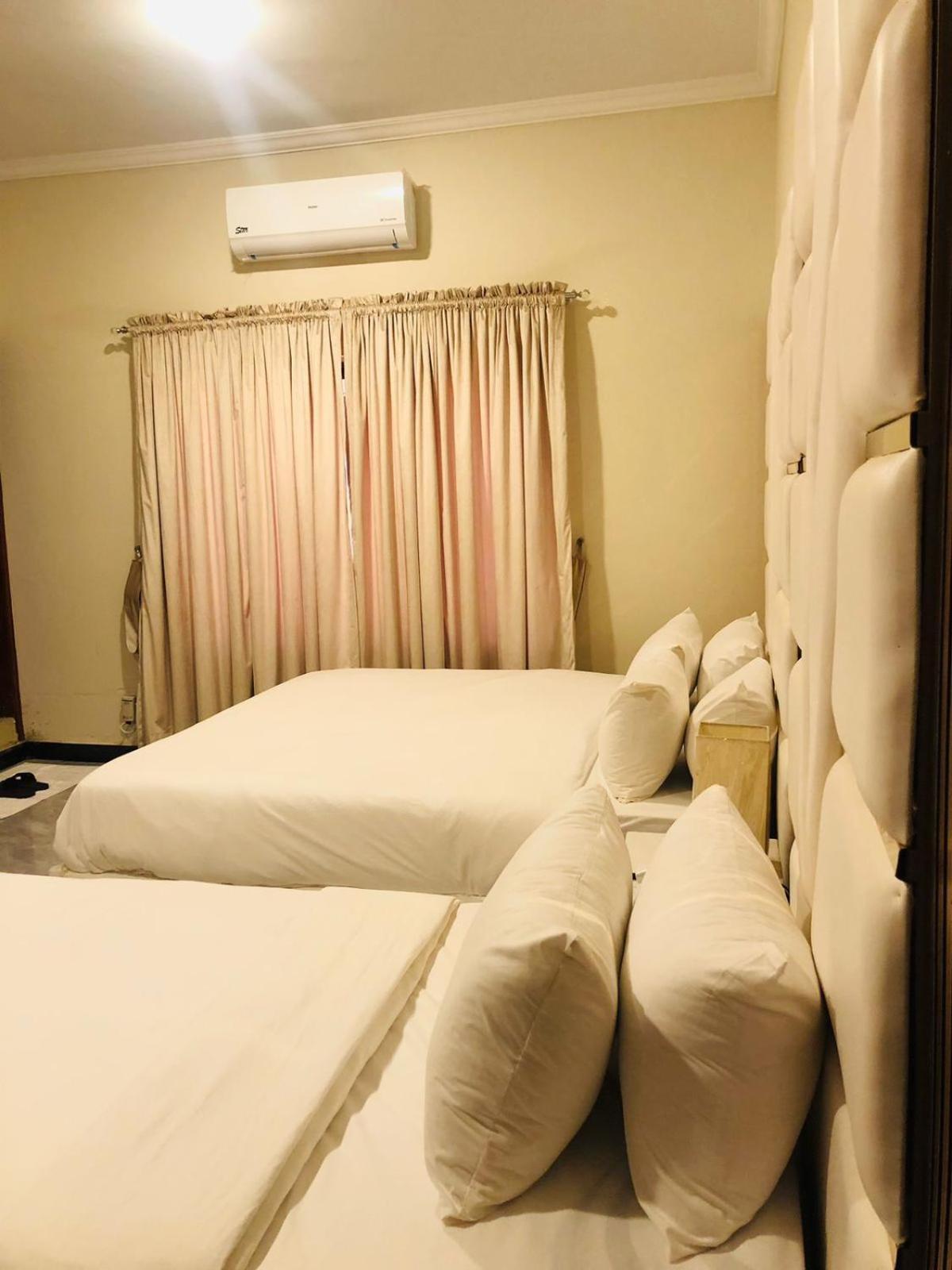 Royal Executive Hotel Islamabad Eksteriør billede