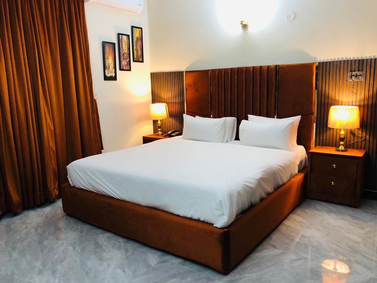 Royal Executive Hotel Islamabad Eksteriør billede