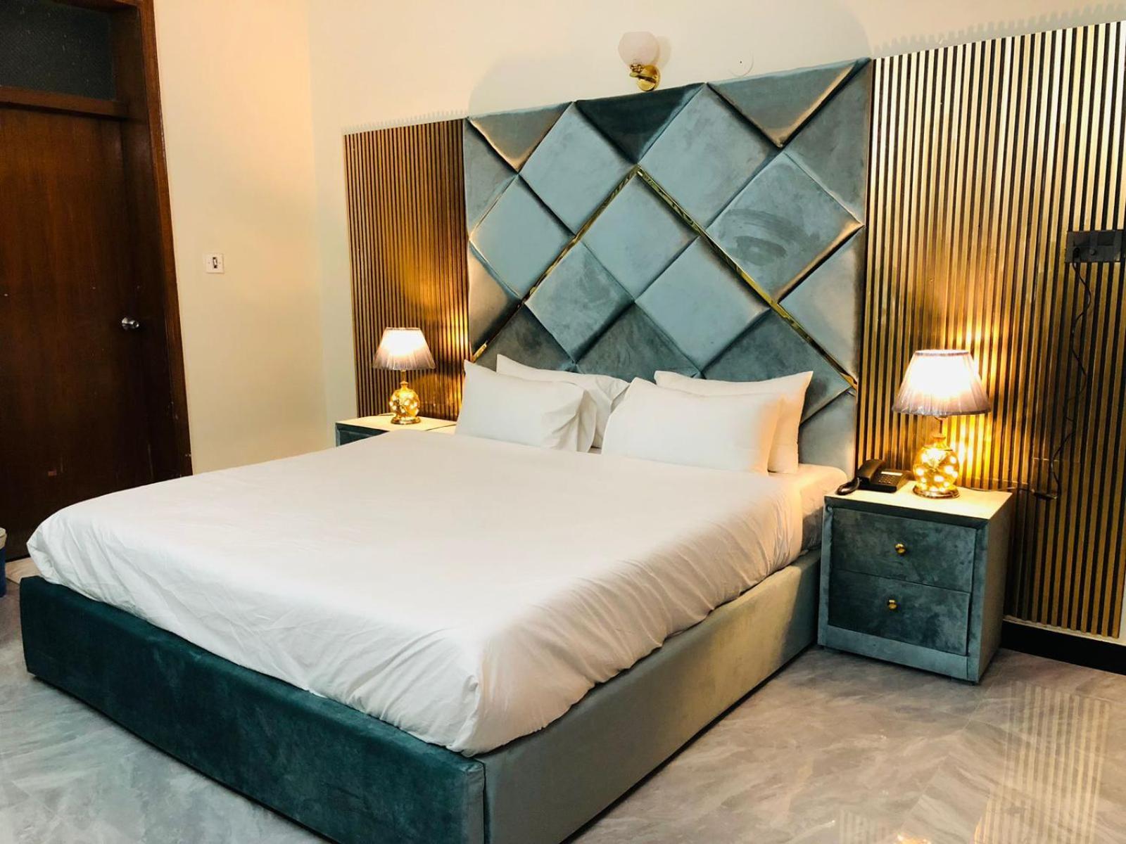 Royal Executive Hotel Islamabad Eksteriør billede